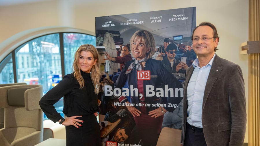 Werbung: Deutsche Bahn stoppt Imagekampagne mit Engelke – Kritik an Kosten