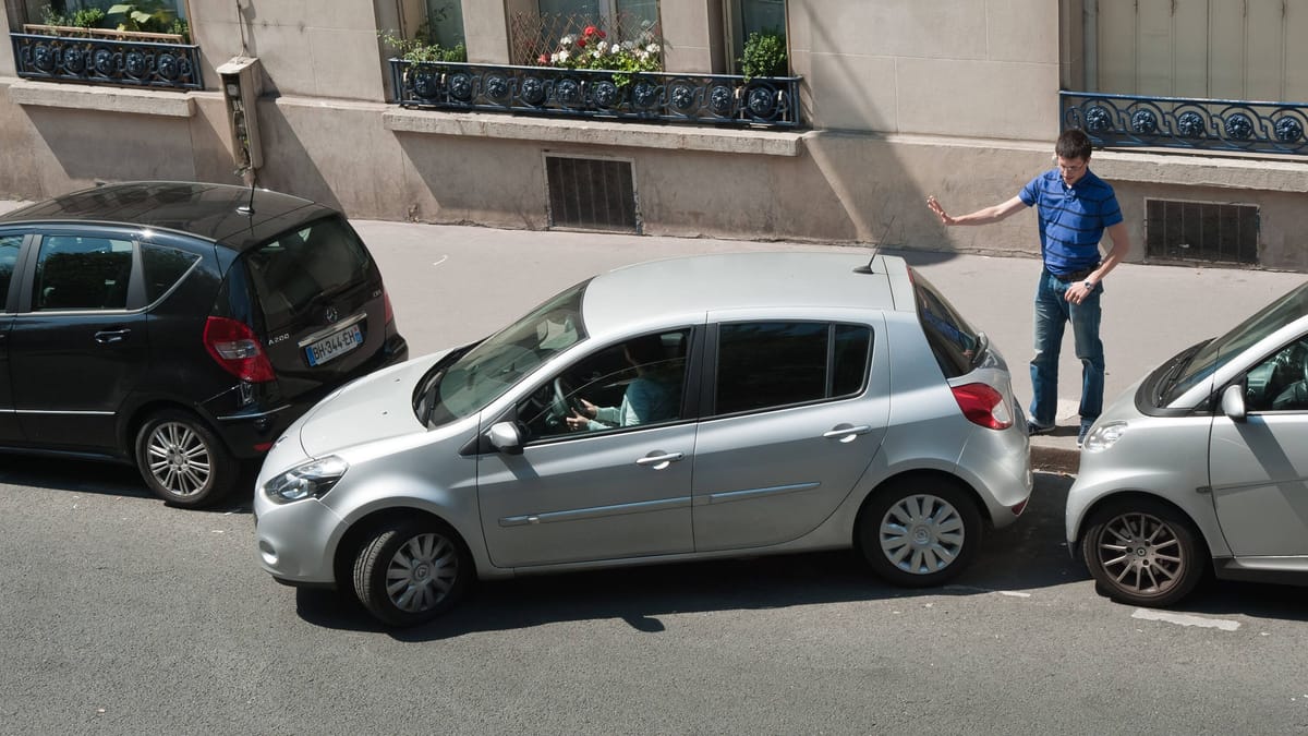 Unfall beim Einweisen – wer trägt die Schuld?