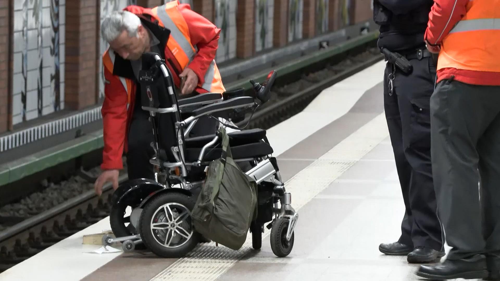 Hamburg-Niendorf: Rollstuhlfahrer stürzt ins Gleisbett