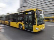 Ausnahmegenehmigung des Bezirks: BVG-Busse dürfen wieder über die marode Gertraudenbrücke